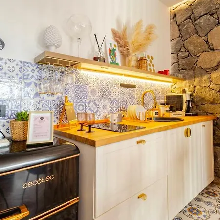 Dolce Lava - Luxury Lavastone * Valverde (Sicily)